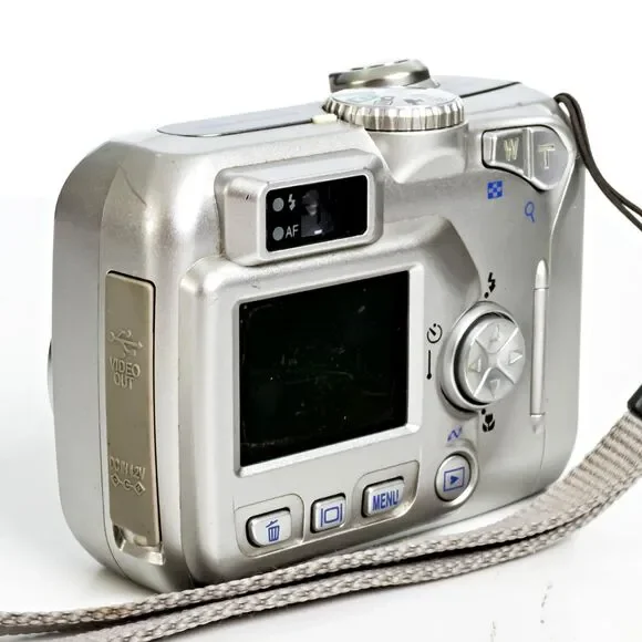 Nikon Coolpix 3100 3.2 Megapixel Digital Camera 3x Zoom TESTED Works - Picture 5 of 7